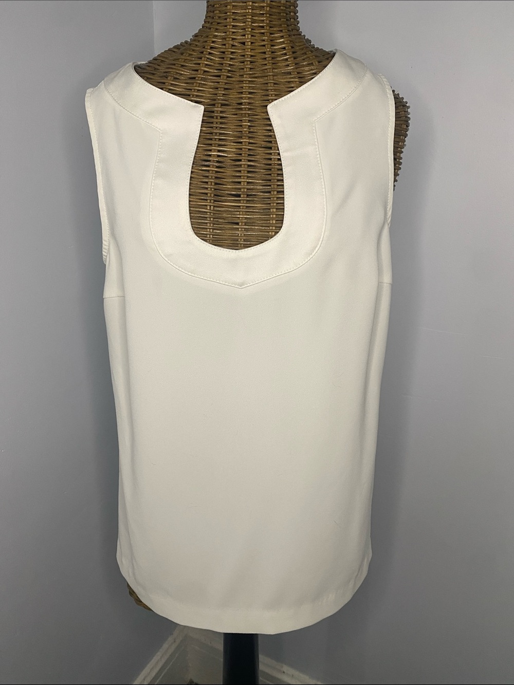Trina Turk White Sleeveless Keyhole Neck Blouse